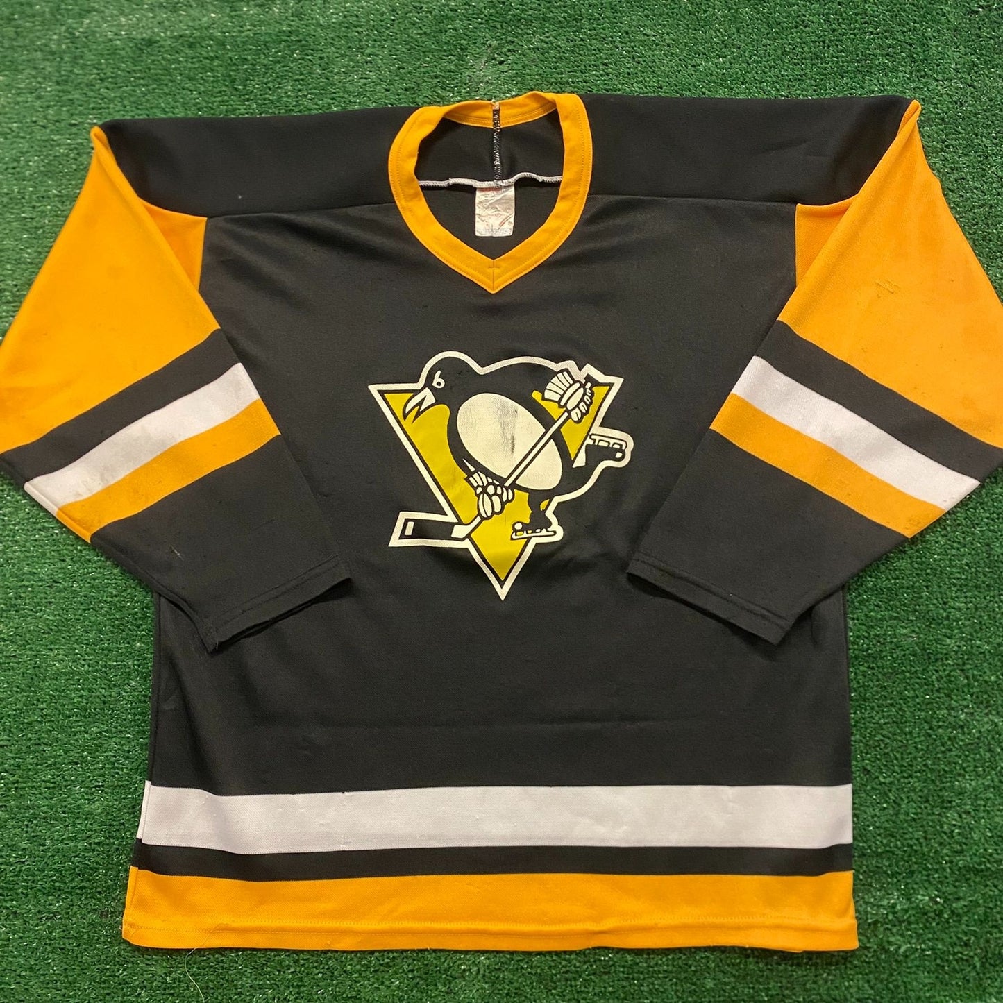 Vintage Pittsburgh Penguins Hockey-NHL CCM Jersey SizeXL