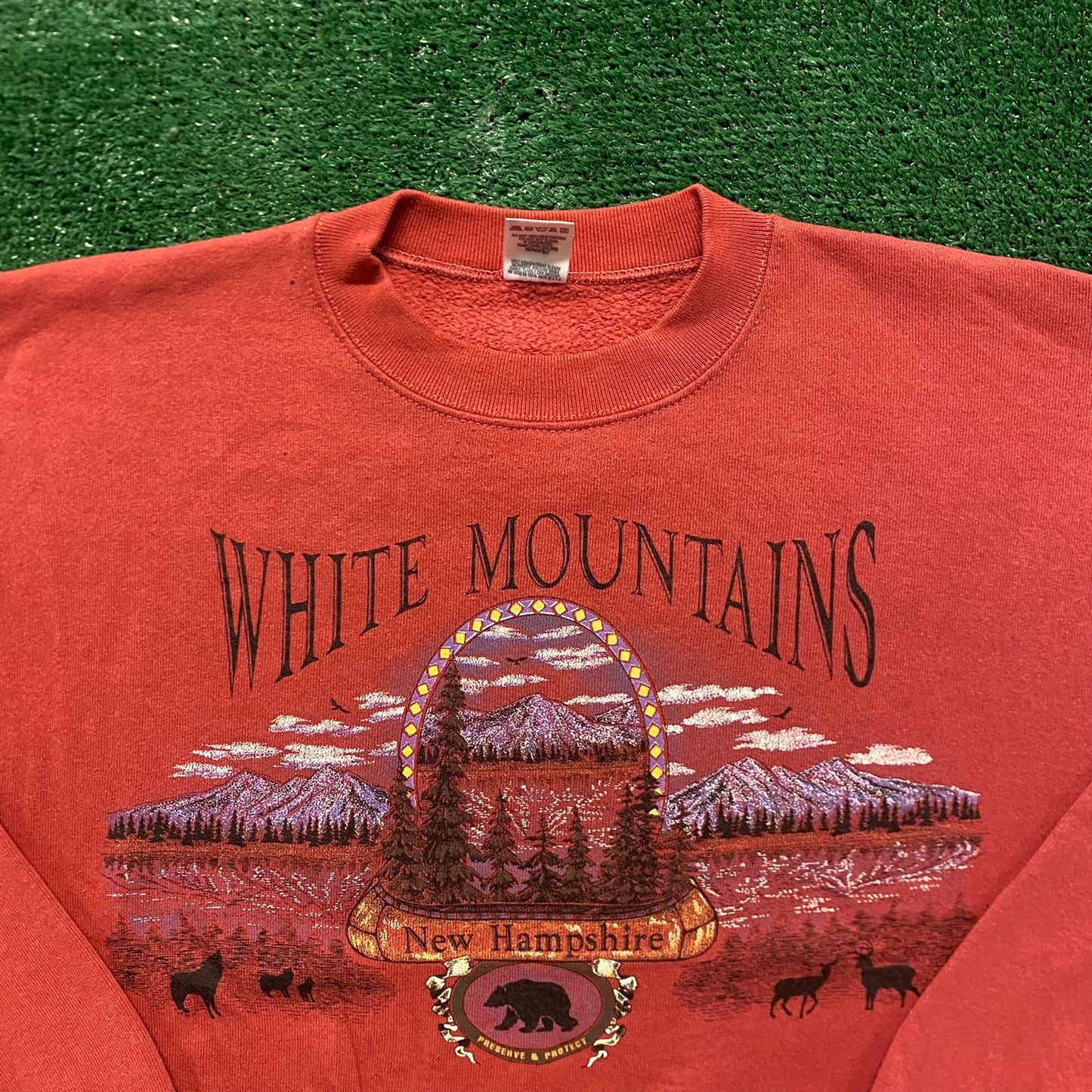 White Mountains Vintage Nature Animals Crewneck Sweatshirt