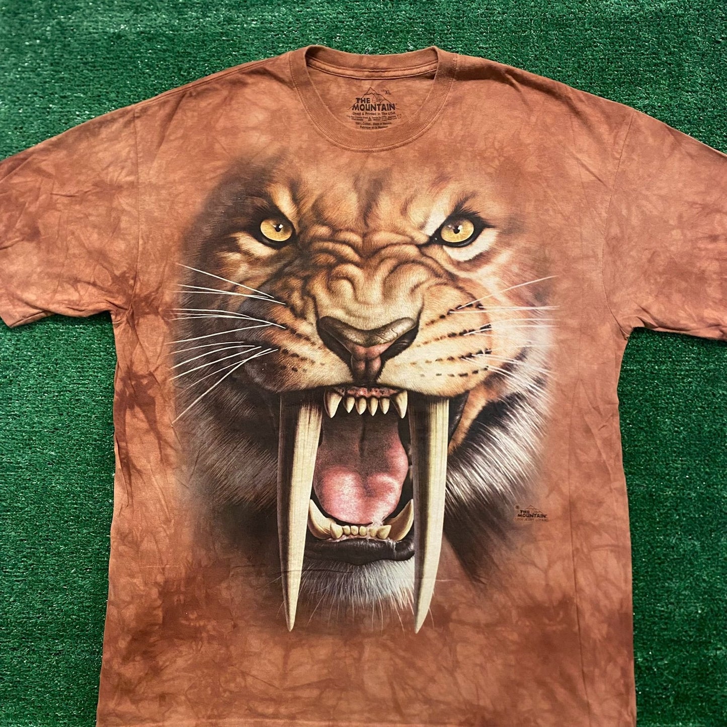 Sabertooth Tiger Vintage Nature Animal T-Shirt