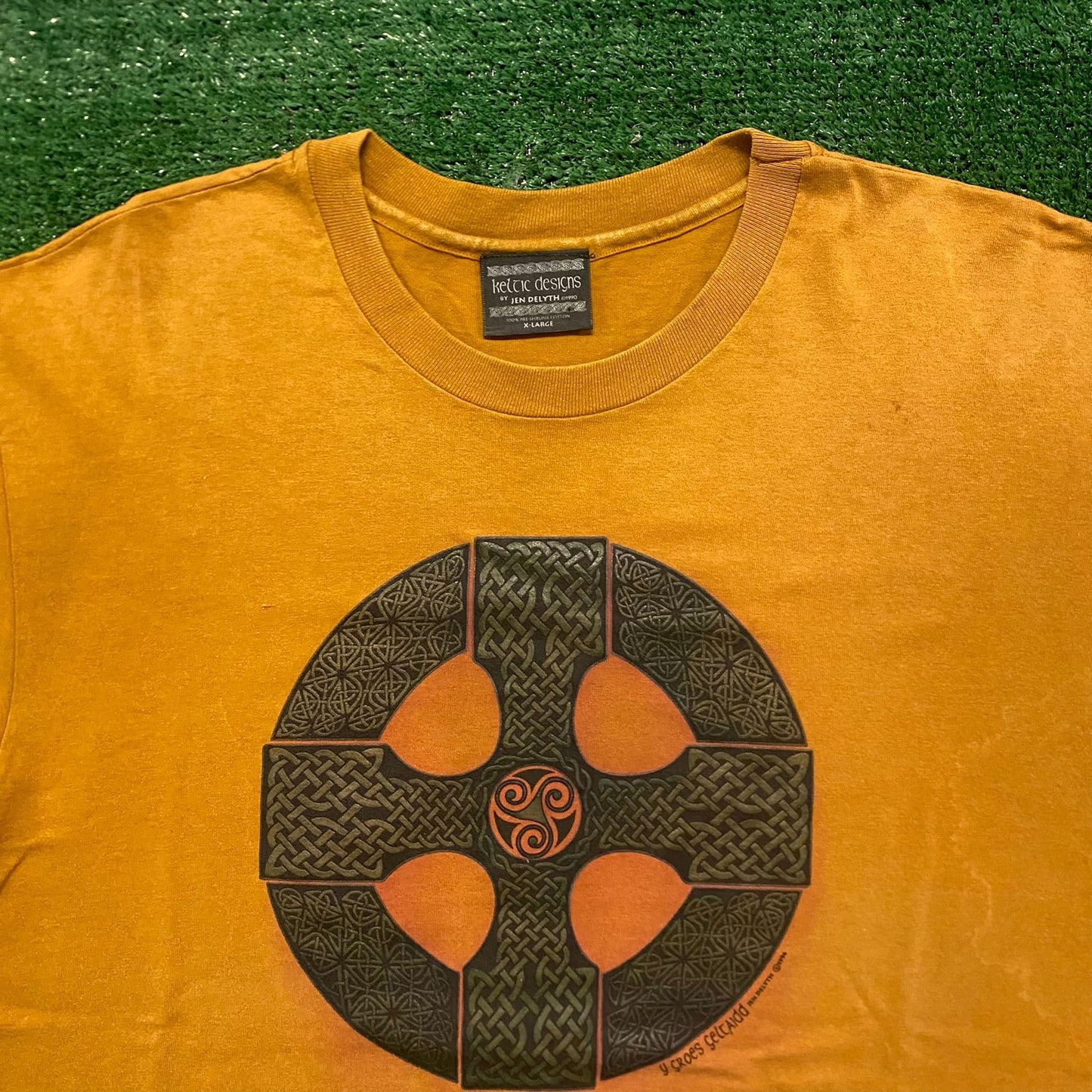 Celtic Cross Vintage 90s Grunge T-Shirt